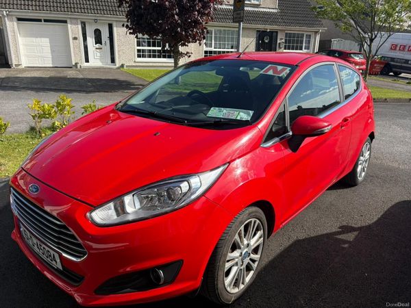 Ford Fiesta Hatchback, Petrol, 2015, Red