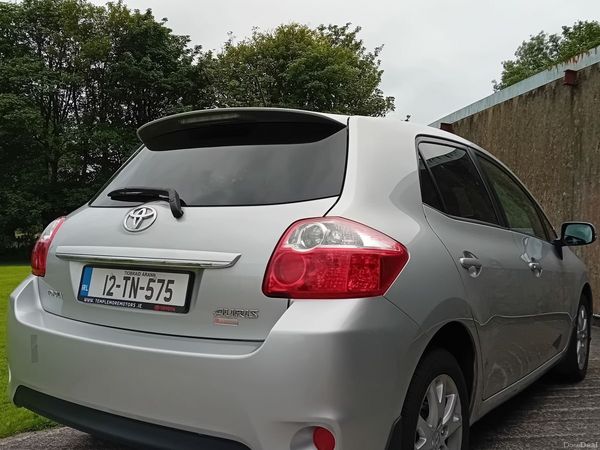 Toyota Auris Hatchback, Petrol, 2012, Silver