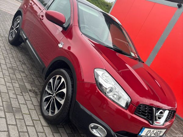 Nissan Qashqai Hatchback, Diesel, 2012, Red
