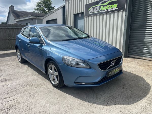 Volvo V40 Hatchback, Diesel, 2016, Blue