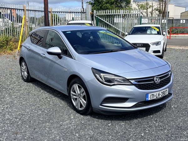 Vauxhall Astra Hatchback, Diesel, 2017, Silver
