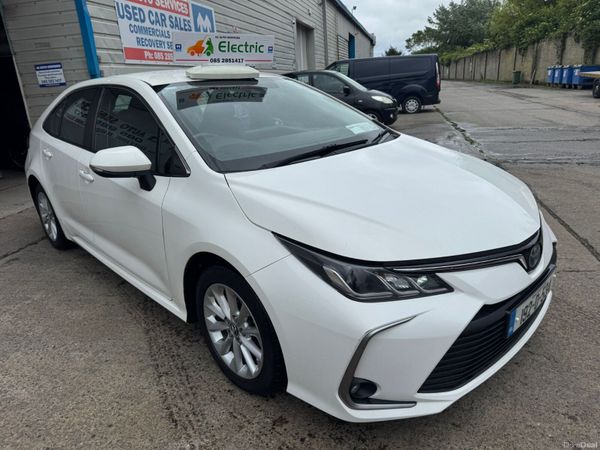 Toyota Corolla Saloon, Petrol Hybrid, 2019, White