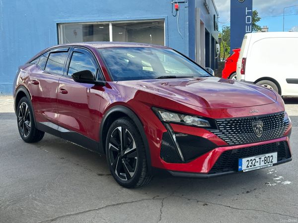 Peugeot 408 Hatchback, Petrol, 2023, Red