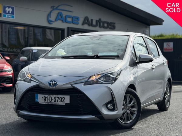 Toyota Yaris Hatchback, Petrol Hybrid, 2019, Silver