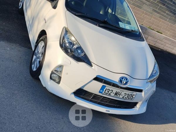Toyota Aqua Hatchback, Petrol Hybrid, 2013, White