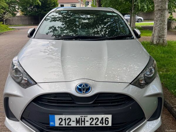 Toyota Yaris Hatchback, Petrol Hybrid, 2021, Silver