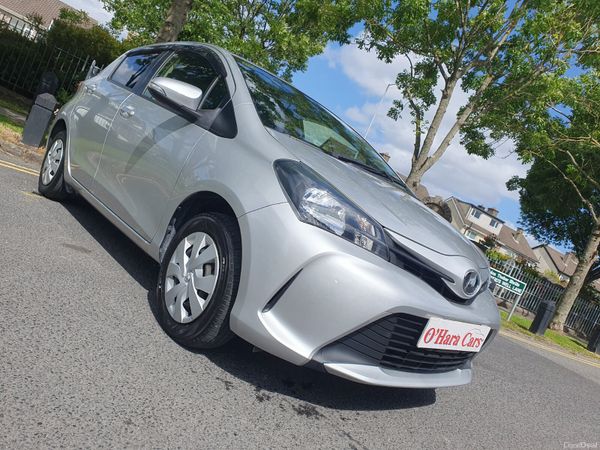 Toyota Yaris Hatchback, Petrol, 2015, Silver