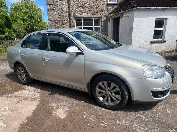 Volkswagen Jetta Saloon, Diesel, 2010, Silver