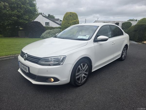 Volkswagen Jetta Saloon, Diesel, 2012, White
