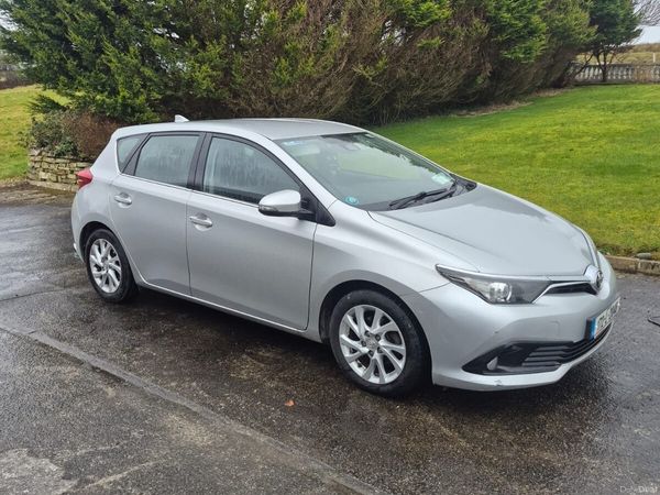 Toyota Auris Hatchback, Diesel, 2017, Silver