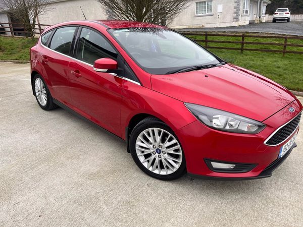 Ford Focus Hatchback, Diesel, 2015, Red