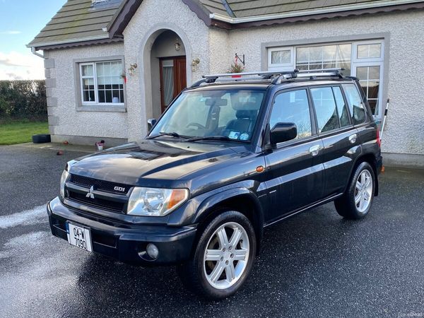 Mitsubishi Pajero SUV, Petrol, 2004, Grey