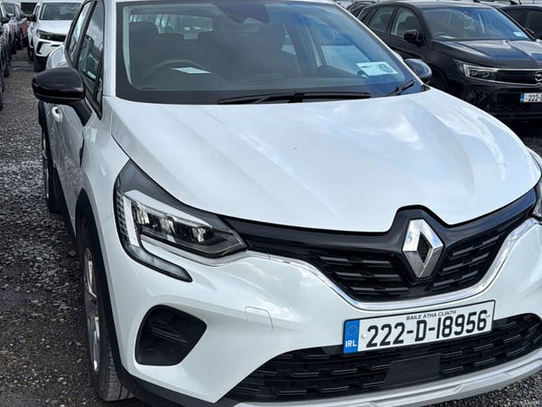 Renault Captur Hatchback, Petrol, 2022, White