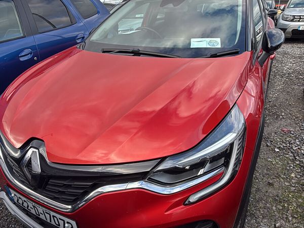 Renault Captur Hatchback, Petrol, 2022, Red