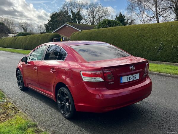 Toyota Avensis Saloon, Diesel, 2011, Red