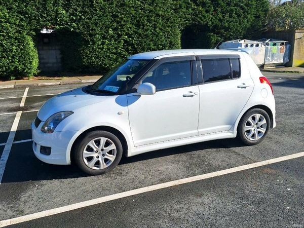 Suzuki Swift Hatchback, Petrol, 2010, White