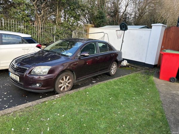 Toyota Avensis Saloon, Petrol, 2007, Red
