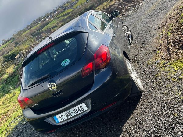Vauxhall Astra Hatchback, Petrol, 2012, Black