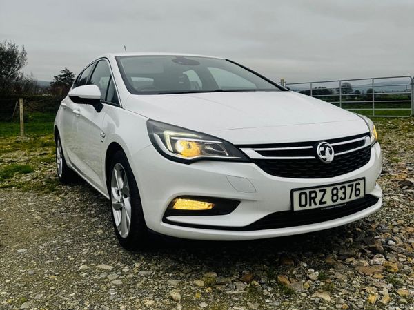 Vauxhall Astra Hatchback, Petrol, 2019, White