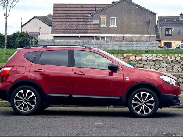 Nissan Qashqai Hatchback, Diesel, 2014, Red