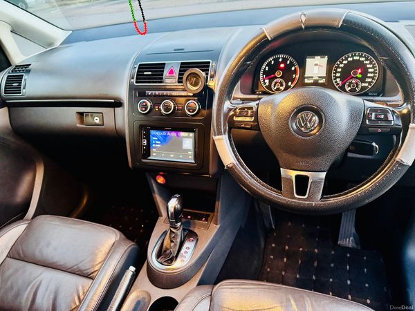 Volkswagen Touran MPV, Petrol, 2013, Black