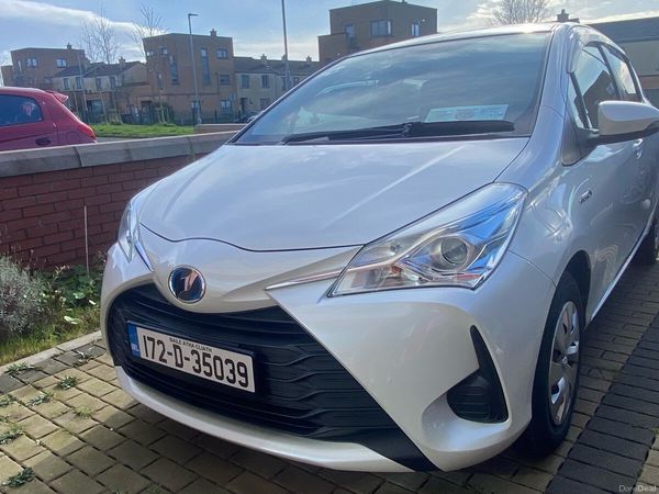 Toyota Vitz Hatchback, Petrol Hybrid, 2017, White