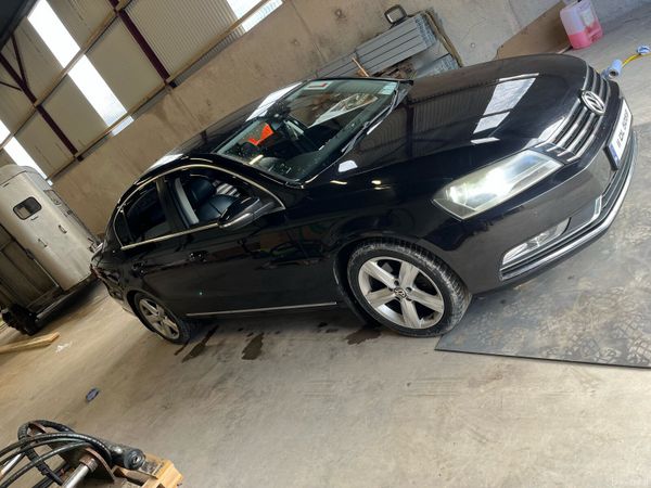 Volkswagen Passat Saloon, Diesel, 2011, Black