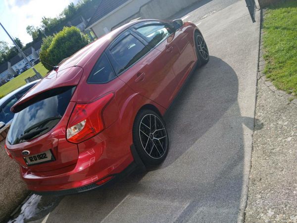 Ford Focus Hatchback, Diesel, 2012, Red