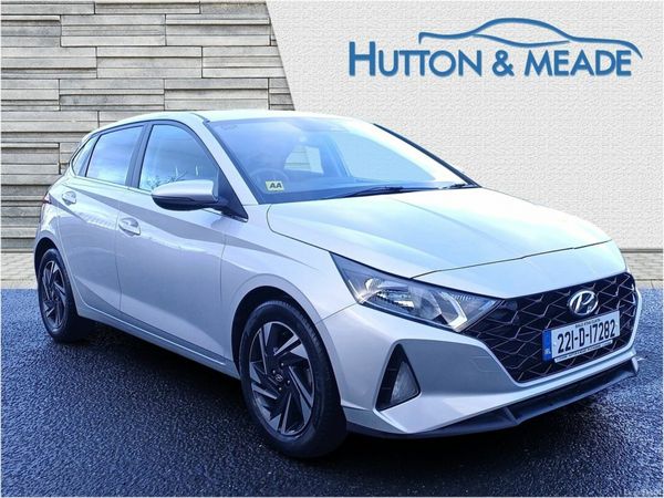 Hyundai i20 Hatchback, Petrol, 2022, Silver