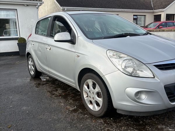 Hyundai i20 Hatchback, Petrol, 2011, Silver