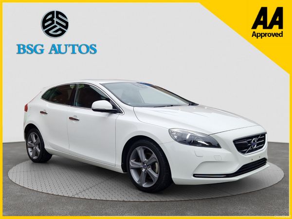Volvo V40 Hatchback, Petrol, 2015, White