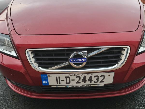 Volvo S40 Saloon, Diesel, 2011, Red