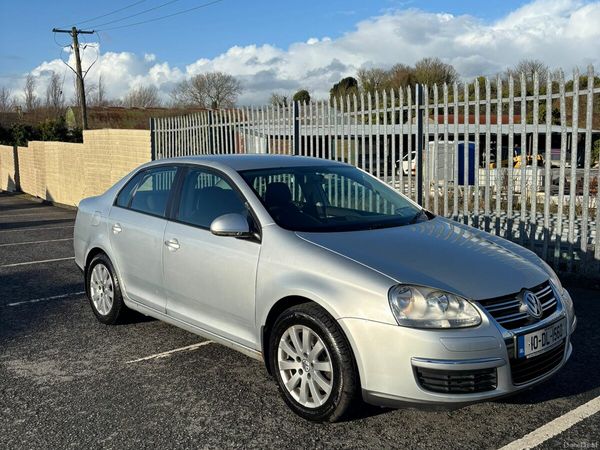 Volkswagen Jetta Saloon, Diesel, 2010, Silver
