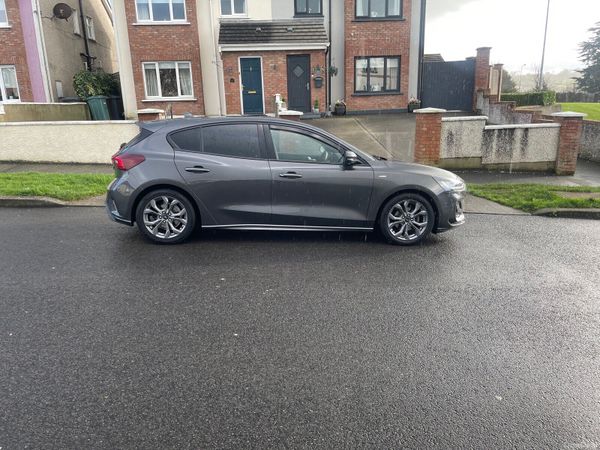 Ford Focus Hatchback, Petrol, 2022, Grey