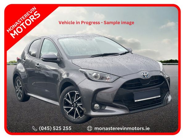Toyota Yaris Hatchback, Petrol Hybrid, 2023, Grey