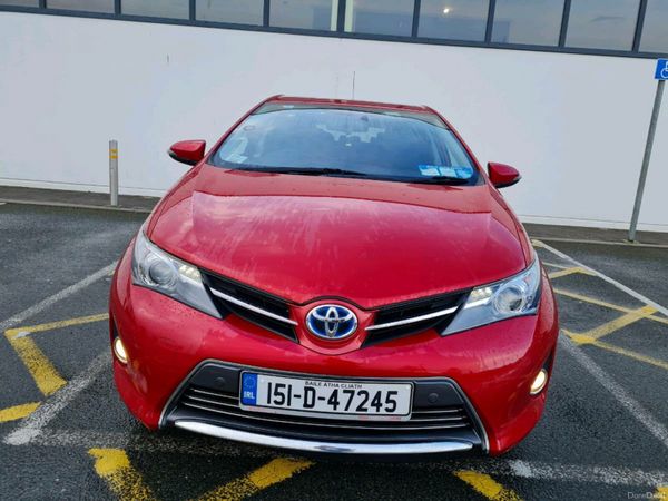 Toyota Auris Hatchback, Petrol Hybrid, 2015, Red