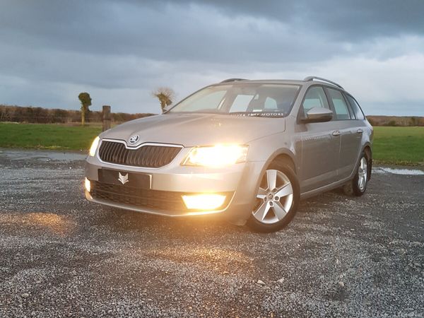 Skoda Octavia Estate, Diesel, 2014, Beige