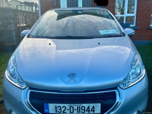 Peugeot 208 Hatchback, Petrol, 2013, Grey