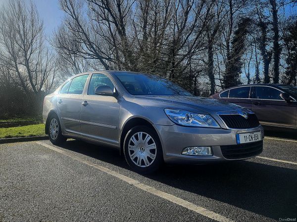 Skoda Octavia Hatchback, Petrol, 2011, Beige