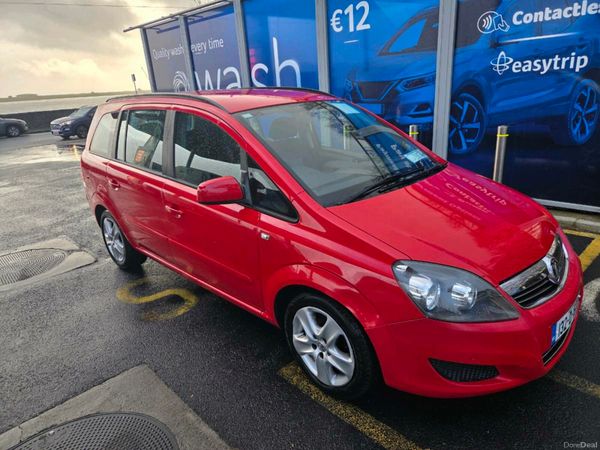 Vauxhall Zafira MPV, Diesel, 2013, Red