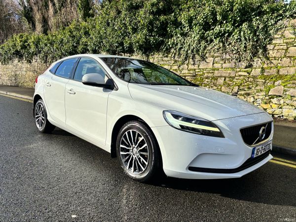 Volvo V40 Hatchback, Diesel, 2016, White