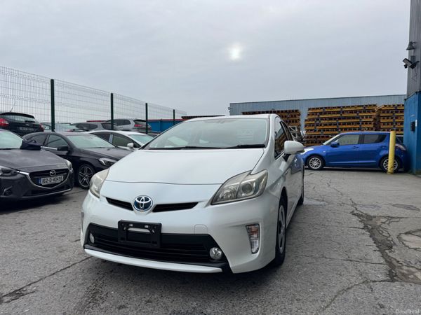 Toyota Prius Hatchback, Petrol Hybrid, 2015, White