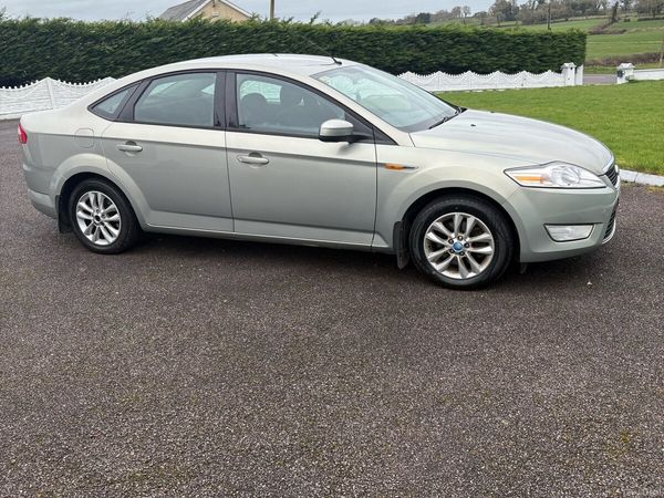 Ford Mondeo Saloon, Diesel, 2011, Gold