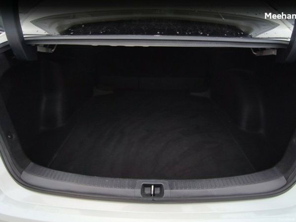 Toyota Corolla Saloon, Petrol Hybrid, 2020, White