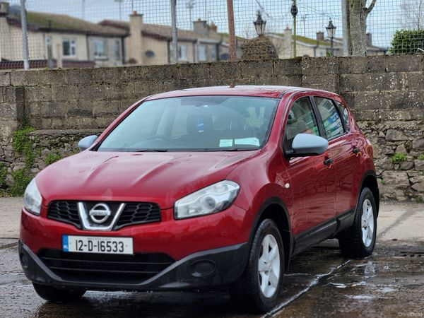 Nissan Qashqai Hatchback, Diesel, 2012, Red