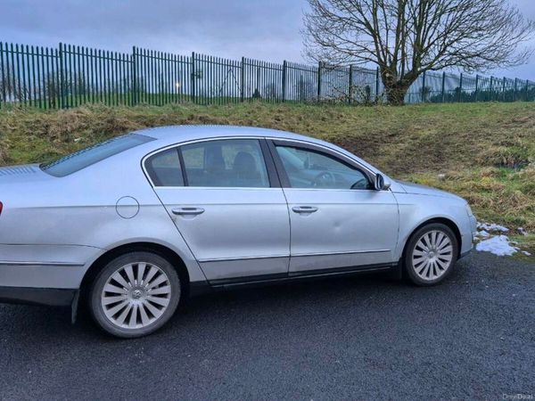 Volkswagen Passat Saloon, Diesel, 2009, Silver