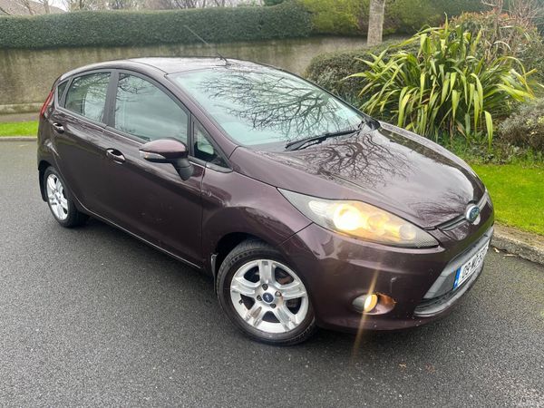 Ford Fiesta Hatchback, Diesel, 2009, Red