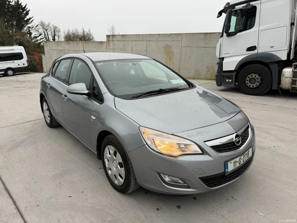 Opel Astra Hatchback, Diesel, 2011, Silver