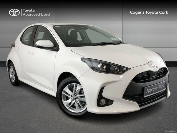 Toyota Yaris Hatchback, Petrol Hybrid, 2025, White