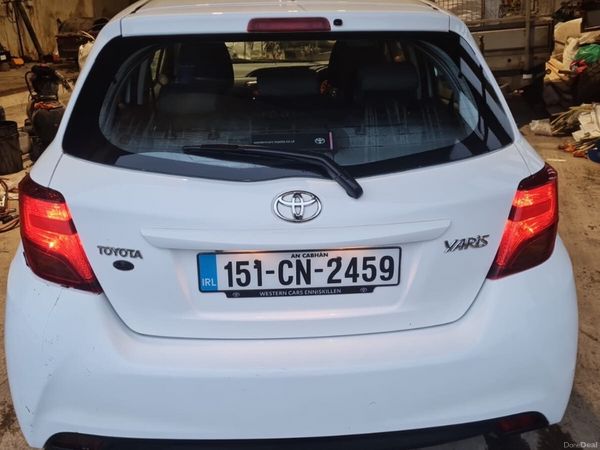 Toyota Yaris Hatchback, Petrol, 2015, White